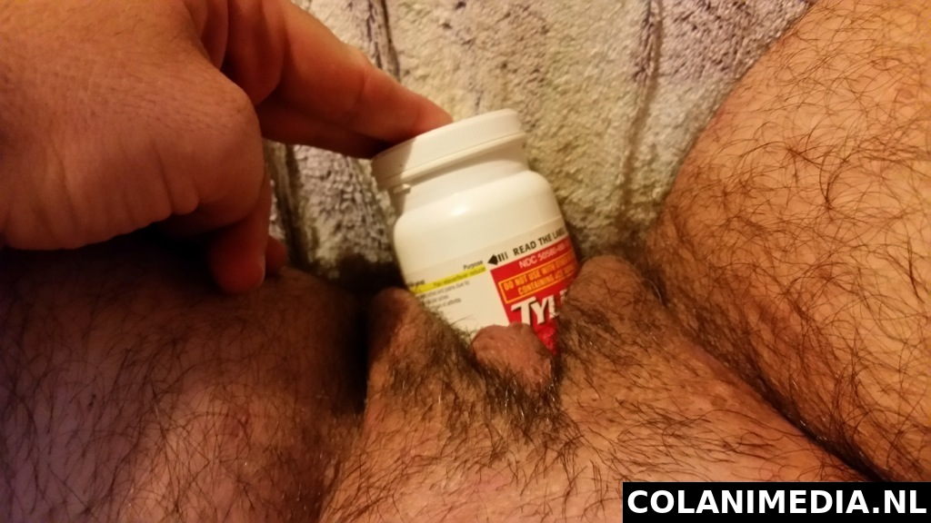 HAIRY WIFE PUSHING A BOTTLE INSIDE HER PUSSY